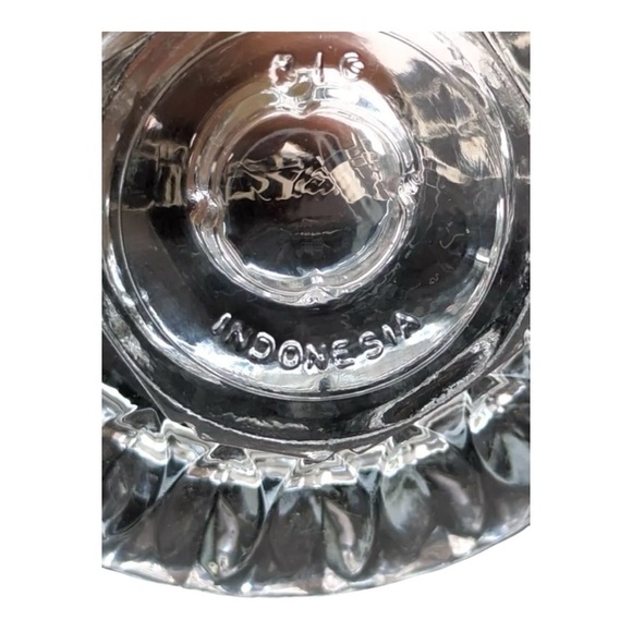 A pair of Forever Crystal Candle
Holders Clear Round Faceted - Picture 8 of 11